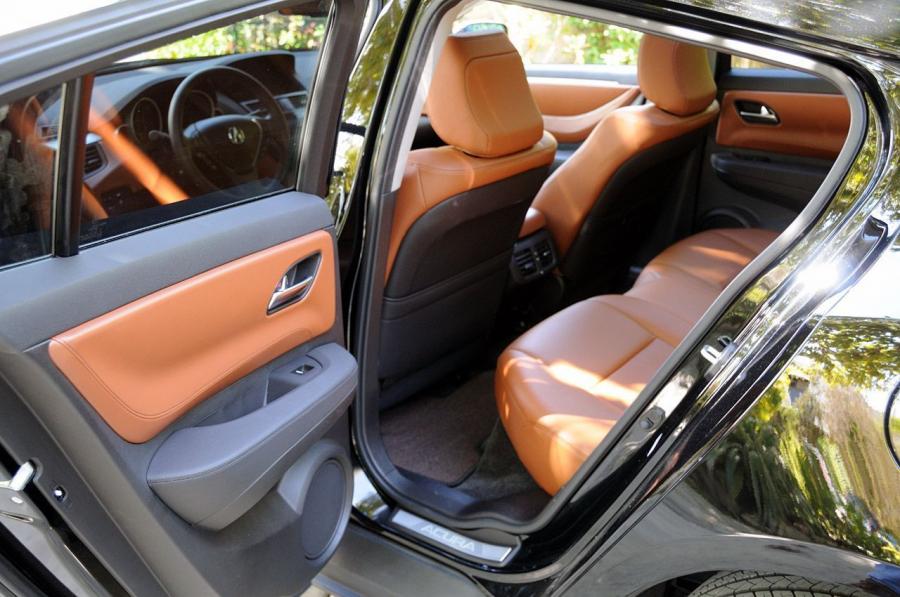 Интерьер Acura ZDX (YB1) 2009 года  (фото 29 из 200)